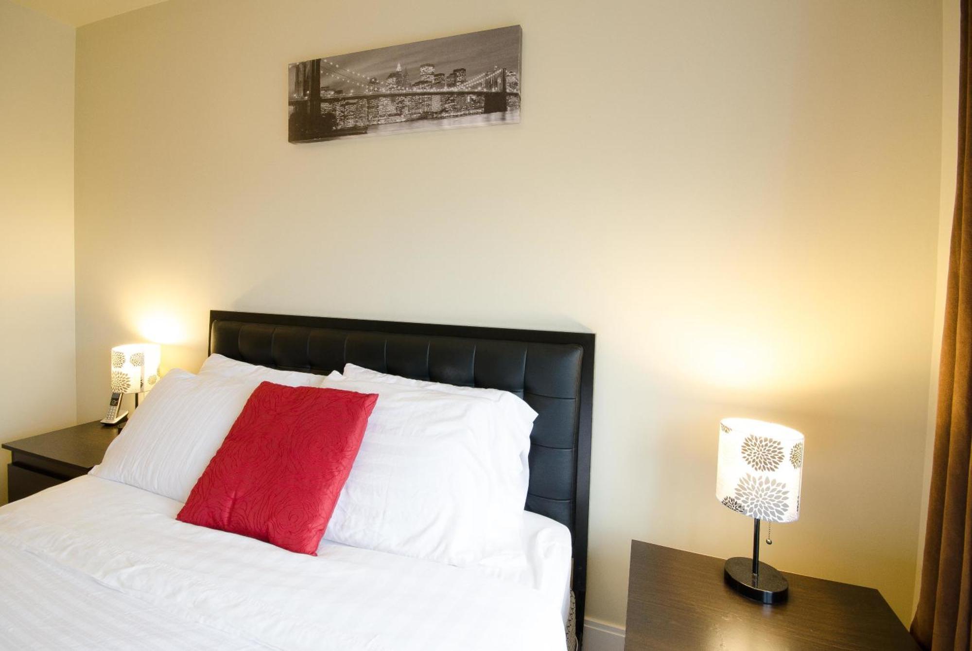 Royal Stays Furnished Apartments - Square One Mississauga Phòng bức ảnh