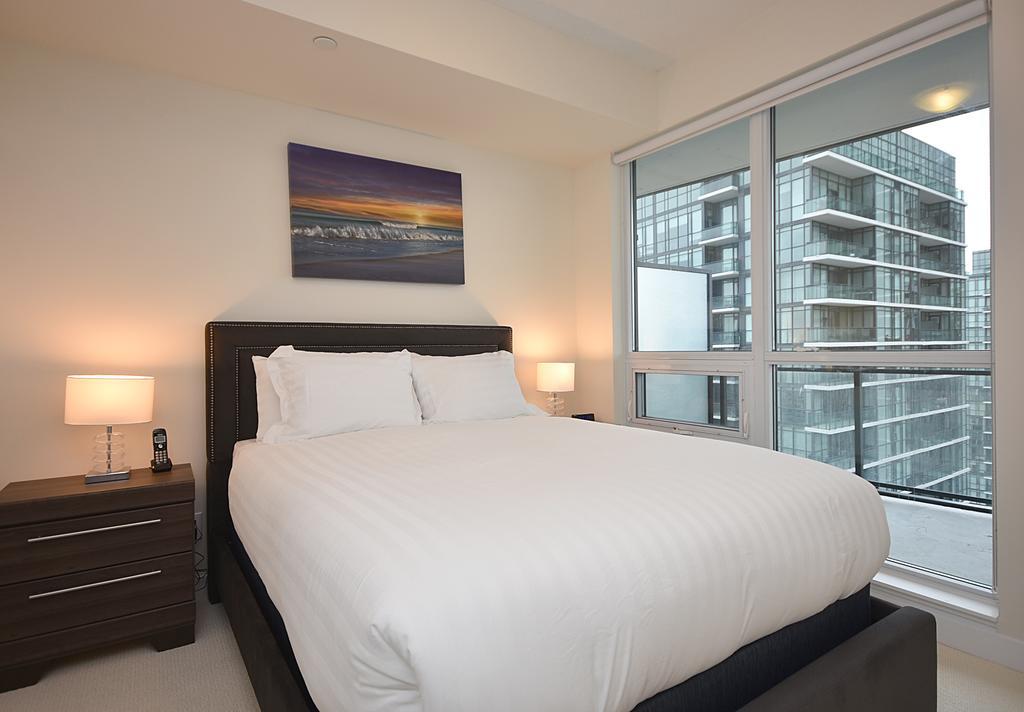 Royal Stays Furnished Apartments - Square One Mississauga Ngoại thất bức ảnh