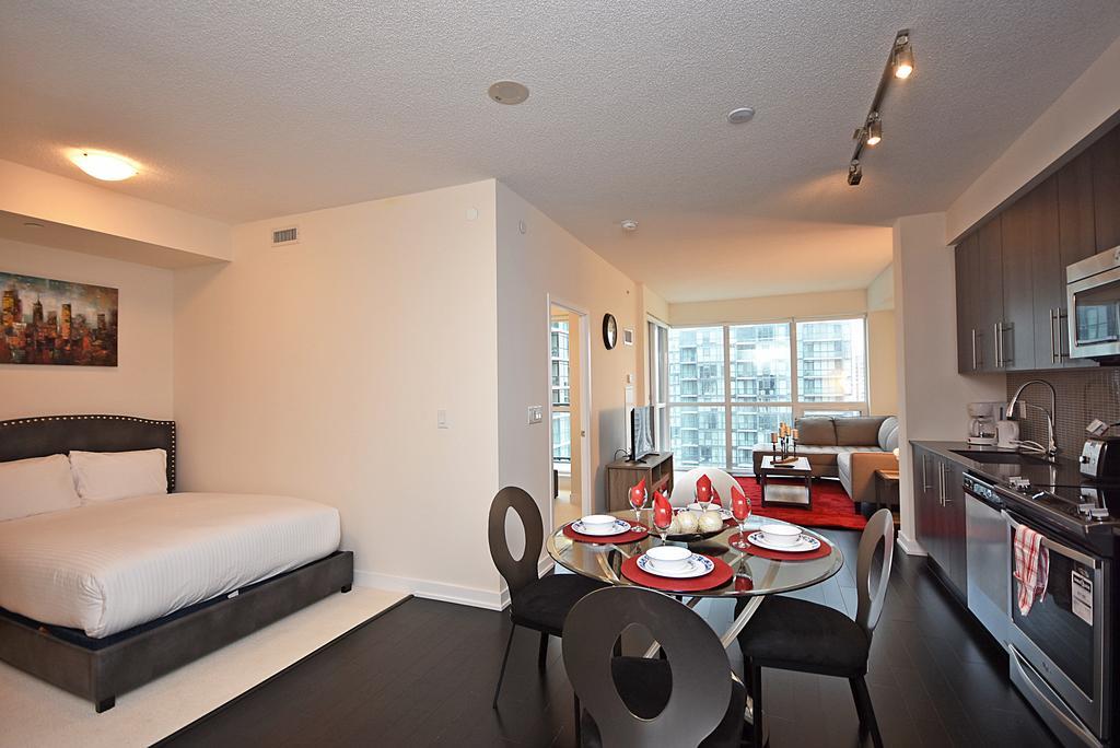 Royal Stays Furnished Apartments - Square One Mississauga Ngoại thất bức ảnh