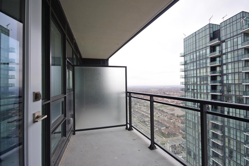 Royal Stays Furnished Apartments - Square One Mississauga Ngoại thất bức ảnh