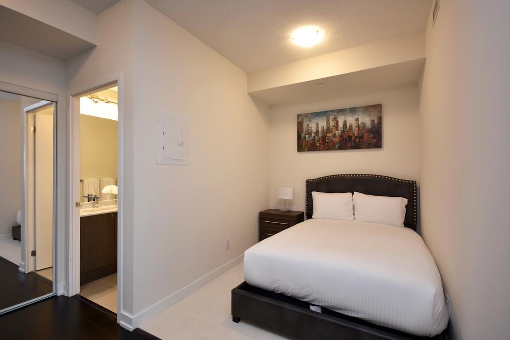 Royal Stays Furnished Apartments - Square One Mississauga Ngoại thất bức ảnh