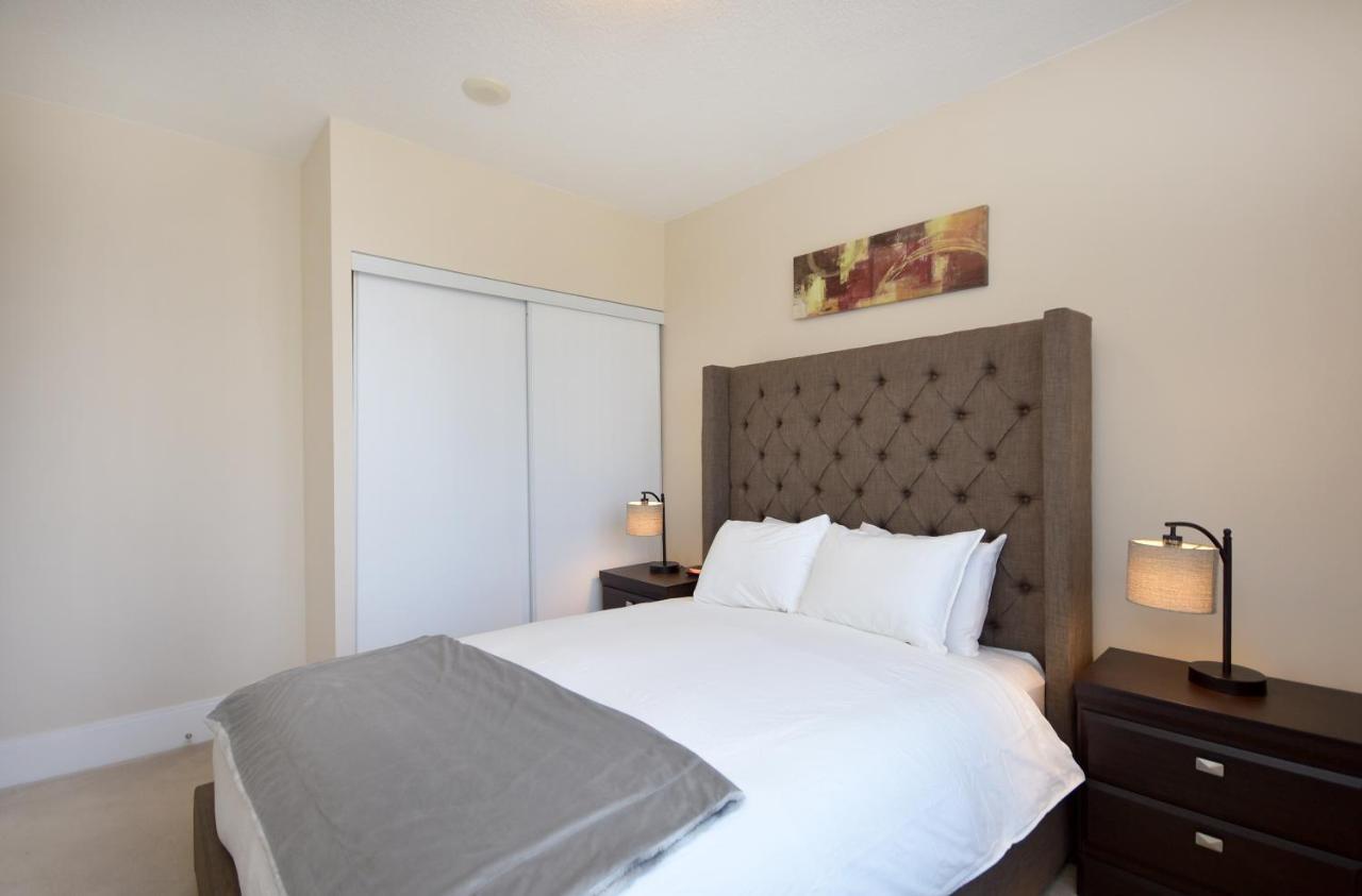 Royal Stays Furnished Apartments - Square One Mississauga Ngoại thất bức ảnh