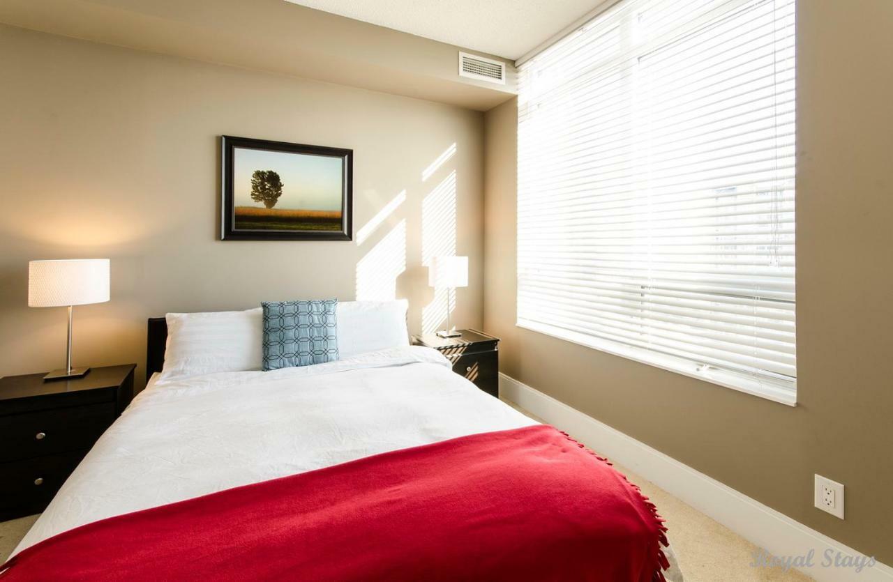 Royal Stays Furnished Apartments - Square One Mississauga Ngoại thất bức ảnh