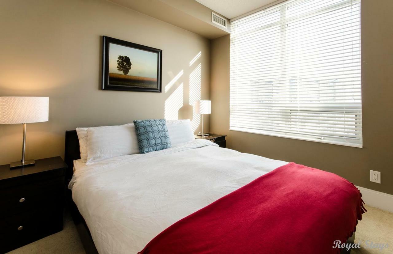 Royal Stays Furnished Apartments - Square One Mississauga Ngoại thất bức ảnh